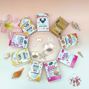 Jabón Artesanal en Barra de 80g con Rosa, Exfoliante, Control de Grasa, AHA, Glutatión, Cúrcuma, Colágeno y Ácido Kójico para una Piel Radiante - Product Image 3