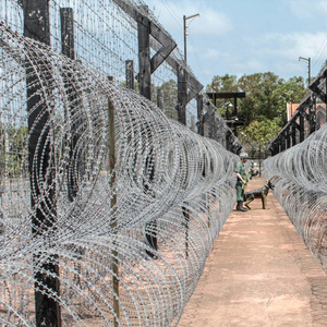 Filo Spinato per Stazioni di Servizio/Sottostazioni/Stazioni di Comunicazione per Prevenire Danni da Parte Umana a Materiali Infiammabili ed Esplosivi - Product Image 1