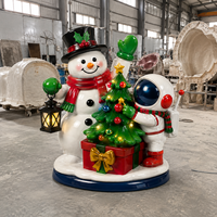 Sculpture de Père Noël Astronaute en Résine Personnalisée Peinte à la Main, Résistante à la Corrosion, Décoration de Noël pour Centre Commercial