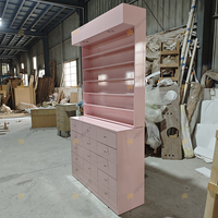 Estante Exhibidor de Uñas de Lujo en Madera Rosa para Salón de Belleza, Moderno Gabinete Aparador para Esmaltes con Luz Led