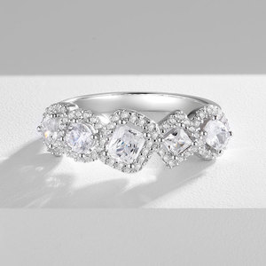 Anello con Design Geometrico Irregolare, Anello Classico da Donna - Product Image 3