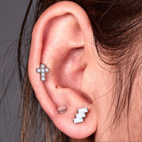 Boucles d'oreilles clous d'oreille et anneaux de lèvre en titane plaqué or zirconium ASTM F136, bijoux de piercing classiques pour cadeau de mariage