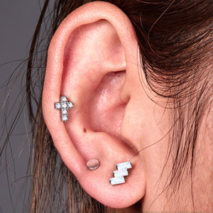 Pendientes de titanio F136 5A con circonita <span class=keywords><strong>en</strong></span> forma de cruz, aretes de moda para la oreja, anillos de titanio para la <span class=keywords><strong>labio</strong></span>, joyería para <span class=keywords><strong>piercing</strong></span> corporal. - Product Image 4