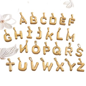 P219 Meilleures ventes Breloques en acier inoxydable plaqué or 18 carats, lettres bulle hip-hop chrétiennes mignonnes et originales, vente en gros pour la création de bijoux DIY - Product Image 4