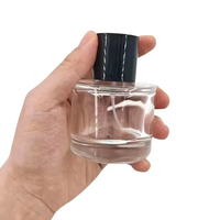Flacon de parfum en verre de 50 ml, style 2025, personnalisable en gros, avec pulvérisateur à pompe en bois, estampage à chaud, flacon de parfum vide, diffuseur de parfum