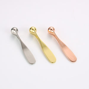 Aplicador de Crema Facial Mini Dorado de 5.8cm, Cuchara Cosmética Pequeña de Metal, Espátula Cosmética de Aleación de Zinc, Descuento por Compra Mixta HQ - Product Image 1