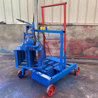Machine mobile automatique de fabrication de briques en ciment à petite échelle avec capacité de production de blocs