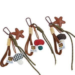 Llavero de cuero tridimensional Lucky Star, colgante para bolso de pareja, llavero de goma tejido de alta gama para Año Nuevo - Product Image 1