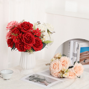 Ramo de Rosas Artificiales, Flores de Seda y Plástico, Alta Simulación, Decoración para Bodas y Hogar, Rojo, Rosa, Blanco, 11 Cabezas - Product Image 1