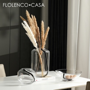 <span class=keywords><strong>Vase</strong></span> en <span class=keywords><strong>verre</strong></span> de cristal clair minimaliste moderne ligne noire Vases à fleurs décoratifs pour la décoration intérieure et la décoration de mariage - Product Image 2