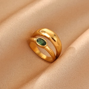 Bague en acier inoxydable en forme de cœur incrustée de zircon vert, plaquée or 18 carats, empilable, pour femme - Product Image 5