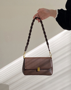 Bolso Mini Vintage de Cuero PU con Correa de Cadena Trenzada, Bolso Bandolera con Solapa, Bolso de Hombro Compacto para Uso Diario - Product Image 3