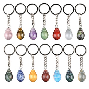 Porte-clés en cristal fait main avec pendentif coccinelle sculptée en pierres naturelles, idéal pour la décoration de sacs et l'usage quotidien – Vente en gros - Product Image 1