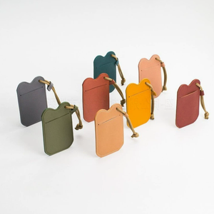 새로운 디자인 PU 가죽 손 소독제 홀더 휴대용 손 소독제 끈 포켓 소독제 커버 야외 활동 - Product Image 2