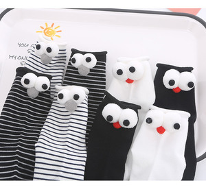 Dessin animé noir et blanc femmes mi-tube <span class=keywords><strong>chaussettes</strong></span> respirant tricoté longueur d'équipage avec 3D grands yeux rayures bords bouclés - Product Image 3