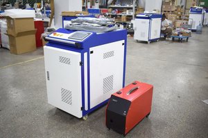 เครื่องเชื่อมไฟเบอร์เลเซอร์แบบมือถือคุณภาพสูง 1kw 2kw 3kw 1.5kw สำหรับตัดและเชื่อมสแตนเลสและคาร์บอน 1500w 2000w - Product Image 2