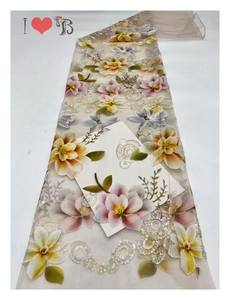 Tissu en dentelle de tulle brodé avec de grandes fleurs imprimées sur des paillettes transparentes pour robe de fête Aso Ebi - Product Image 5