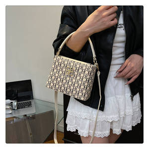 Luxe femmes poche seau épaule sac à bandoulière mode grande capacité à la mode sous les bras luxe Logo femmes sac à bandoulière - Product Image 3