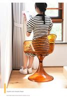 Chaise de salle à manger moderne en acrylique intégré transparent ambre, avec accoudoirs incurvés et dossier ergonomique, design coquille, pour la maison et le bureau