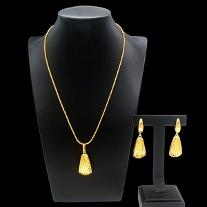 Ensemble <span class=keywords><strong>de</strong></span> <span class=keywords><strong>bijoux</strong></span> <span class=keywords><strong>de</strong></span> mariage pour femmes en Arabie Saoudite, collier et bagues en or 18 carats, design <span class=keywords><strong>de</strong></span> petite chaîne, <span class=keywords><strong>marque</strong></span> Yuliali, vente en gros - Product Image 2