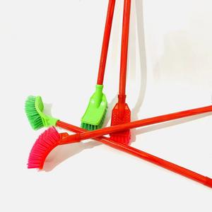 Brosse de toilette à tête carrée 1028 avec manche en bois, brosse ménagère, brosse de nettoyage pour toilettes à poils durs, vente en gros - Product Image 1