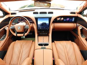 Yangwang U8 2023 d'occasion, Édition Luxe, 1197 ch, Quad-Moteur, Transmission intégrale, Maniabilité en tour de chapeau, <span class=keywords><strong>SUV</strong></span> Amphibie Flottant, Modèle phare de luxe, Voiture d'occasion à l'exportation - Product Image 2