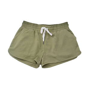 Shorts décontractés pour femmes de qualité supérieure, axés sur le confort, avec une ceinture lisse, coupe ajustée, shorts tendance pour un confort estival tout au long de la journée - Product Image 6