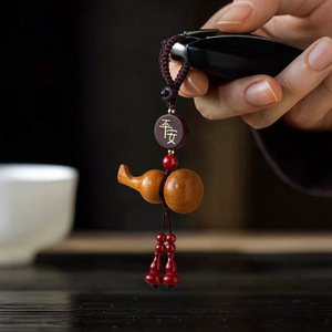 Llavero de madera de durazno con forma de calabaza, hecho a mano con cuerda trenzada, adorno de estilo chino para bolso y regalo - Product Image 2