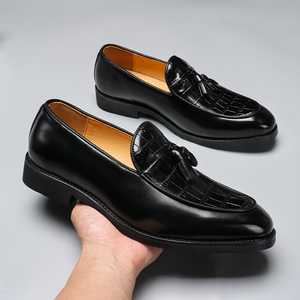 Mocasines británicos 9608-1 de PU con punta y borlas para hombres jóvenes - Product Image 6
