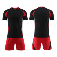 Maillot de football personnalisable en polyester respirant à séchage rapide multicolore pour l'entraînement de football
