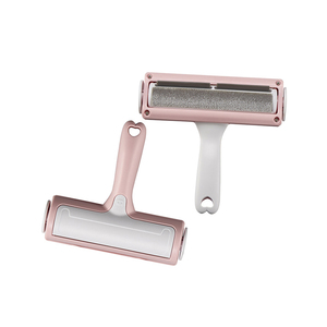 Cepillo de depilación de un clic para gatos y perros Dispositivo de depilación de mascotas Reutilizable para eliminar el pelo de gatos de las alfombras - Product Image 2