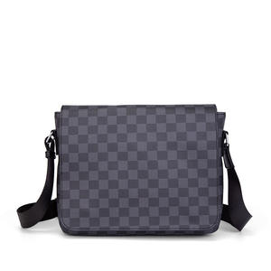 Bolso Cruzado de Moda Europeo-Americana para <span class=keywords><strong>Hombre</strong></span>, con Tapa Abatible, de PU con Diseño de Cocodrilo, Horizontal, Informal, <span class=keywords><strong>Portadocumentos</strong></span>, <span class=keywords><strong>Mochila</strong></span> a Cuadros - Product Image 1