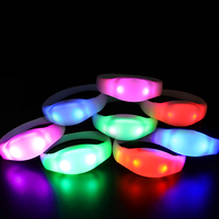 Bracelet LED Lumineux Étanche Clignotant, Activé par la Voix et Contrôlé par Vibration, Taille Adolescente, en Silicone, Couleurs Assorties