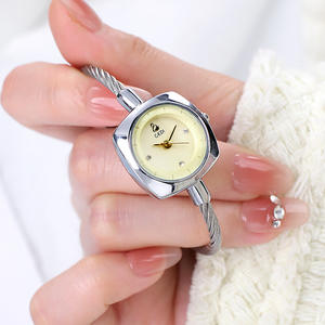 Montre à quartz pour femme, bracelet tressé de style cygne délicat, spéciale Noël - Product Image 4