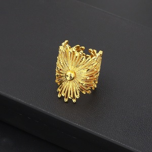 Ensemble bracelet et bague plaqué or 24 carats Jxx Fashion, 2 pièces, bracelet ouvert à breloques pour femme, pour mariage, en laiton - Product Image 3