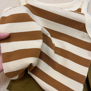 Ensemble de vêtements pour filles, haut rayé fin et short ceinturé, deux pièces, pour un usage quotidien en plein air et décontracté - Product Image 4