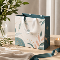 Emballage cadeau cosmétique écologique personnalisé de luxe, sac en papier kraft 230 g/m², carton blanc imprimé, sac de shopping avec dorure à chaud