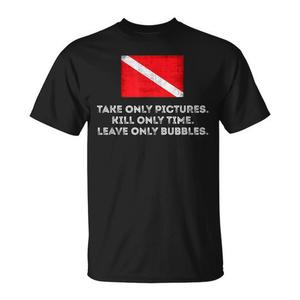 Camiseta de buceo: Toma solo fotos, mata solo el tiempo, deja solo burbujas. Negra, para adultos, unisex. - Product Image 1