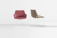 Fauteuil lounge en tissu à dossier haut avec structure en acier, accoudoirs fixes et mousse moulée pour salon et hôtel