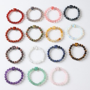 Pulsera de Cuentas Espaciadoras de Cristal Natural Suave con Forma de Corazón, Pulsera Elástica con Cuentas Redondas de Cuarzo Rosa de 8 mm para Mujeres y Niñas - Product Image 3