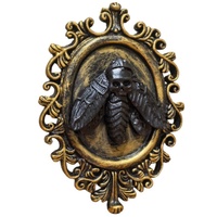 Ornement suspendu gothique en résine, cadre baroque vintage, crâne de corbeau, malva, art mural sombre d'Halloween pour la décoration de la maison, des fêtes et des maisons hantées