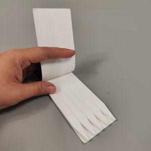 กระดาษทดสอบกลิ่นหอมแบบคราฟท์นำเข้า เป็นมิตรกับสิ่งแวดล้อม หนา ไม่มีรสชาติ พร้อมการ์ดโฮโลแกรม สำหรับบรรจุภัณฑ์น้ำมันหอมระเหย น้ำหอม และการพิมพ์สำหรับการช้อปปิ้ง - Product Image 6