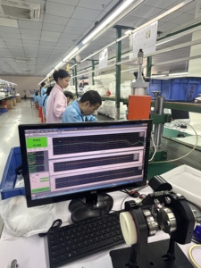 Auriculares inalámbricos para juegos RGB de modo dual inalámbrico de 2,4 Ghz con <span class=keywords><strong>dongle</strong></span> USB de 2,4G con G - Product Image 5