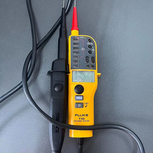 Fluke T130 Zweipoliger elektrischer Sonden tester für Spannung und Kontinuität VERWENDET - Product Image 1