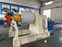 Machine de découpe et de refendage de bobines d'acier et ligne de déroulage, de nivellement, de cisaillement et d'empilage de bobines d'acier