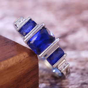 Anello classico con pietra blu per donna, design elegante intarsiato, gioielli alla moda per tutti i giorni - Product Image 4