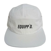 Gorra deportiva personalizada ligera para acampar de 5 paneles, logotipo en relieve de alta calidad, gorra para correr con parche tejido de nailon OEM al por mayor