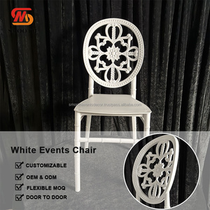 เก้าอี้เรซิ่นสีขาวทันสมัย ดีไซน์เรียบหรู พนักพิงลายสวยงาม เหมาะสำหรับงานแต่งงานและงานปาร์ตี้ - Product Image 2