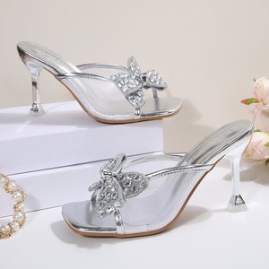 รองเท้าส้นสูงหัวเหลี่ยมประดับโบว์และเพชรพลอยสำหรับผู้หญิง รุ่นใหม่ล่าสุดสำหรับฤดูร้อน ไซส์ใหญ่ แฟชั่นตาข่ายระบายอากาศได้ดี - Product Image 2