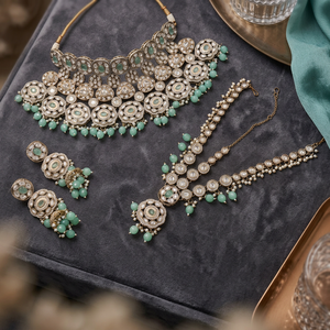 Conjunto de Joyería para Mujer de Alta Calidad con Diseño Moderno, Chapado en Oro, Aleación, Colección Elegante, Geométrico, con Circonitas y Perlas, Collar, Aretes y Anillo - Product Image 3